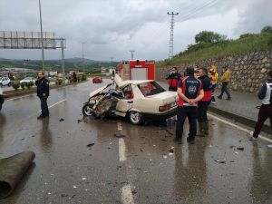 Sinop'ta otomobille kamyonet çarpıştı: 1 ölü