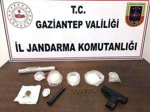 Gaziantep'te uyuşturucu ve silah ticareti çetesine operasyon: 3 gözaltı