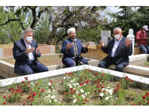 Kayseri'de sokağa çıkamayan vatandaşların yerine mezar ziyaretlerini belediye yaptı