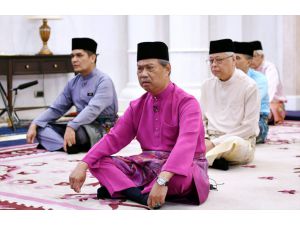 Malezya Başbakanı Muhyiddin, kabine üyeleriyle teşrik tekbiri getirdi