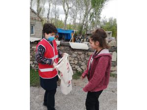 Erzurumlu 3 bin çocuğun Kızılay gönüllüleriyle gelen "arafalık" mutluluğu