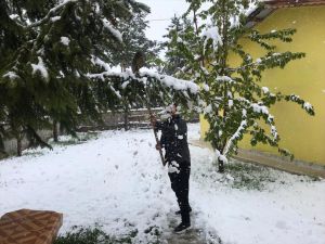 Erzincan'da mayısta yağan kar "kara kış" manzaralarını aratmadı