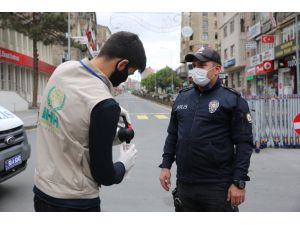 Nevşehir'de görev başındaki polislere çay ve kek ikramı