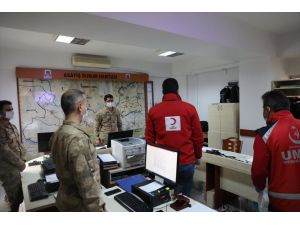 Elazığ Valisi Kaldırım, salgınla mücadelede aktif rol alan ekiplere ikramda bulundu