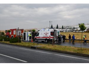 İzmir'de tarım işçileri taşıyan minibüs devrildi: 5 yaralı