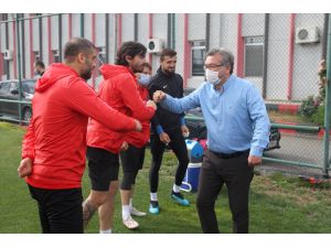 Eskişehirspor'da "sosyal mesafeli" bayramlaşma