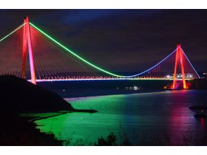 İstanbul'un köprüleri, Azerbaycan bayrağı renklerine büründü