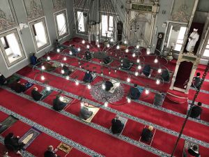 Safranbolu'nun 224 yıllık tarihi camisinde cuma namazı heyecanı