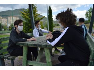 Kayseri'de 15-20 yaş grubu gençler yeniden sokağa çıktı