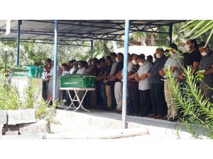 Hatay'daki trafik kazasında ölen aynı aileden 3 kişinin cenazesi defnedildi