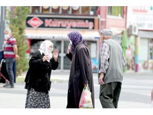 Kayseri'de 65 yaş üstü vatandaşlar sokaklara çıktı