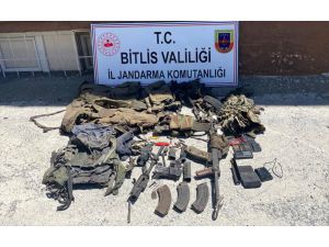 Bitlis'te 3 PKK'lı teröristin etkisiz hale getirildiği operasyonda silah ve mühimmat ele geçirildi