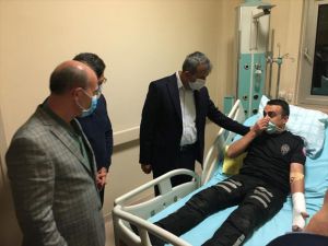 GÜNCELLEME - Silahlı kavga ihbarına giden Yunus ekibine zanlıların minibüsü çarptı: 2'si polis 7 yaralı
