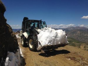 Erzurum’da ekiplerin karla mücadele çalışması sürüyor