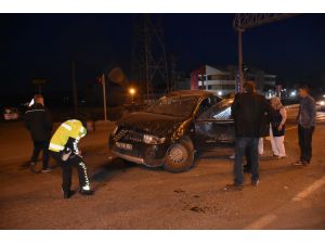 Kars'ta minibüs ile otomobil çarpıştı: 2 yaralı