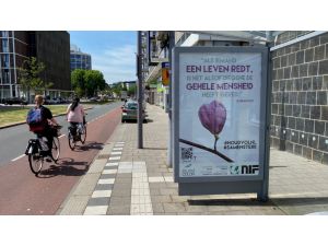 Hollanda'da Kovid-19 mücadelesi veren halka Kur'an-ı Kerim'den ayet ile destek