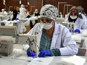 Kırıkkale'deki tesiste günlük 2,5 milyon maske üretiliyor