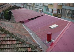 Trabzon'da dolu yağışı etkili oldu