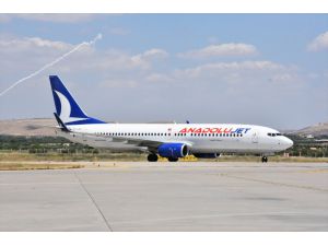 Normalleşme sürecinde Gaziantep'e inen ilk yolcu uçağı törenle karşılandı