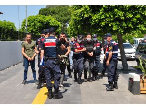 Antalya'da iki kişiyi zorla alıkoyup darbeden 5 zanlı tutuklandı