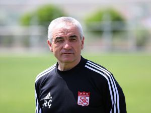 Sivasspor Teknik Direktörü Rıza Çalımbay: "Tek gayemiz ilk maçımızı kazanmak"