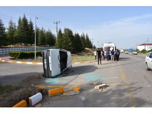 Kırıkkale'de çocuğa çarpmamak için manevra yapan otomobil devrildi: 3 yaralı