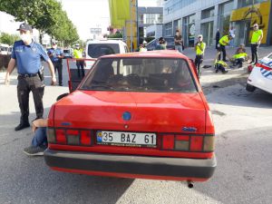 Denizli'de otomobille polis aracının çarpışması sonucu 5 kişi yaralandı