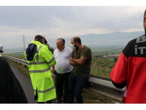 Takla atan araçtan emniyet kemeri sayesinde yara almadan kurtuldu