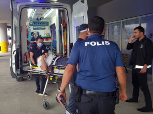 Erzincan'da iki otomobilin çarpışması sonucu 3 kişi yaralandı