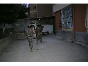 Adana'da Suriye'deki terör gruplarıyla bağlantılı kişilere operasyon