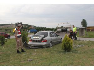 Samsun'da otomobil refüje çarptı: 4 yaralı