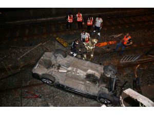 Bakırköy'de devrilen otomobilin sürücüsü yaralandı