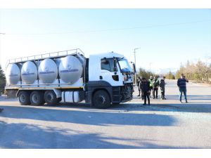Niğde'de midibüsle süt tankeri çarpıştı: 7 yaralı