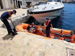 Antalya'da adada mahsur kalan 2 sığınmacı kurtarıldı