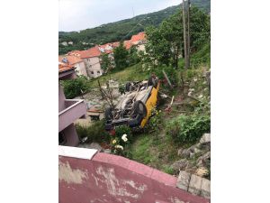 Zonguldak'ta evin bahçesine uçan otomobildeki 2 kişi yaralandı