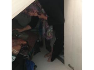 Elazığ'da aranan FETÖ şüphelisi kadın köy evinde saklandığı gizli bölmede yakalandı
