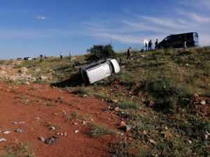 Kahramanmaraş'ta hafif ticari araç devrildi: 1 ölü, 2 yaralı