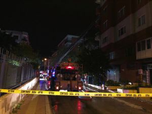 Burdur'da 5 katlı apartmanın çatısında çıkan yangın paniğe yol açtı