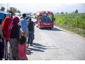 Mersin'de mevsimlik tarım işçilerinin çocuklarına sürpriz etkinlik