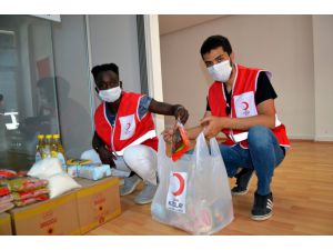 Türk Kızılayın Afrikalı gönüllüleri Amasya'da ihtiyaç sahiplerine yardımda görev alıyor