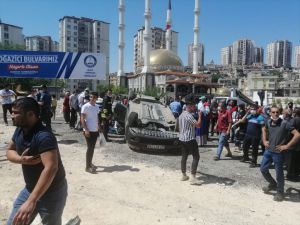 Gaziantep'te otomobil devrildi: 3 yaralı