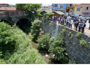 Bakan Pakdemirli, Bergama'daki "Antik Su Kanalı Projesi"ni inceledi: