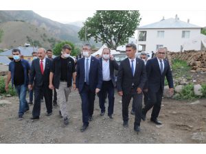 MHP Genel Başkan Yardımcısı Aydın, deprem bölgesinde incelemede bulundu