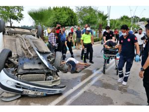 Adana'da park halindeki iki araca çarpan otomobil takla attı: 2 yaralı