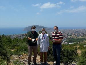 Antalya'da tedavi edilen sansar ve karga yavruları doğaya bırakıldı