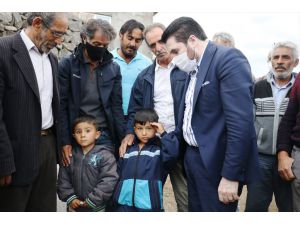 Ağrı Belediye Başkanı Sayan'dan baba ve 2 yetim çocuğuna "sıcak yuva" müjdesi