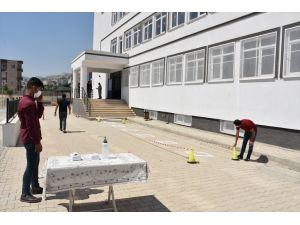 Şırnak'ta LGS sınavı öncesi okullarda koronavirüs tedbirleri alındı