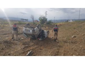 Erzincan'da şarampole devrilen otomobilde 3 kişi yaralandı