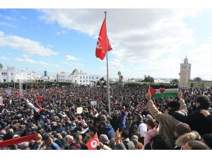 Tunus'ta binlerce öğretmenden maaş protestosu