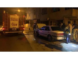 İstanbul'da kundaklanan araçta hasar oluştu
